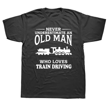 Niciodată să nu Subestimezi Un Om Bătrân Iubește Tren de Conducere Tricou Grafic Cadou de Ziua Maneci Scurte Driver Tatăl T-shirt